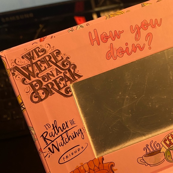 FRIENDS Eyeshadow Palette - Picture 6 of 7